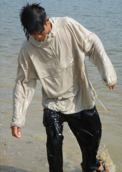 ventile anorak for swimming in a lake