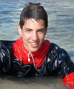 cagoule survival swimming in clothes