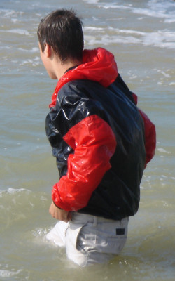cagoule blue red survival swimming in clothes