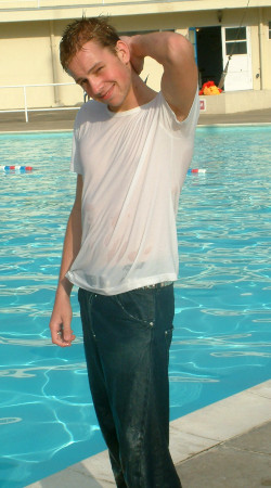 wet jeans in swimming pool test