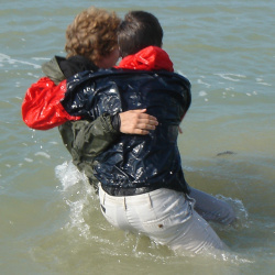 play cagoule survival swimming
